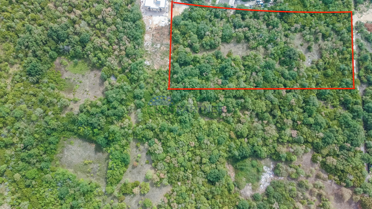 Parenzo, terreno a 4 km dal mare