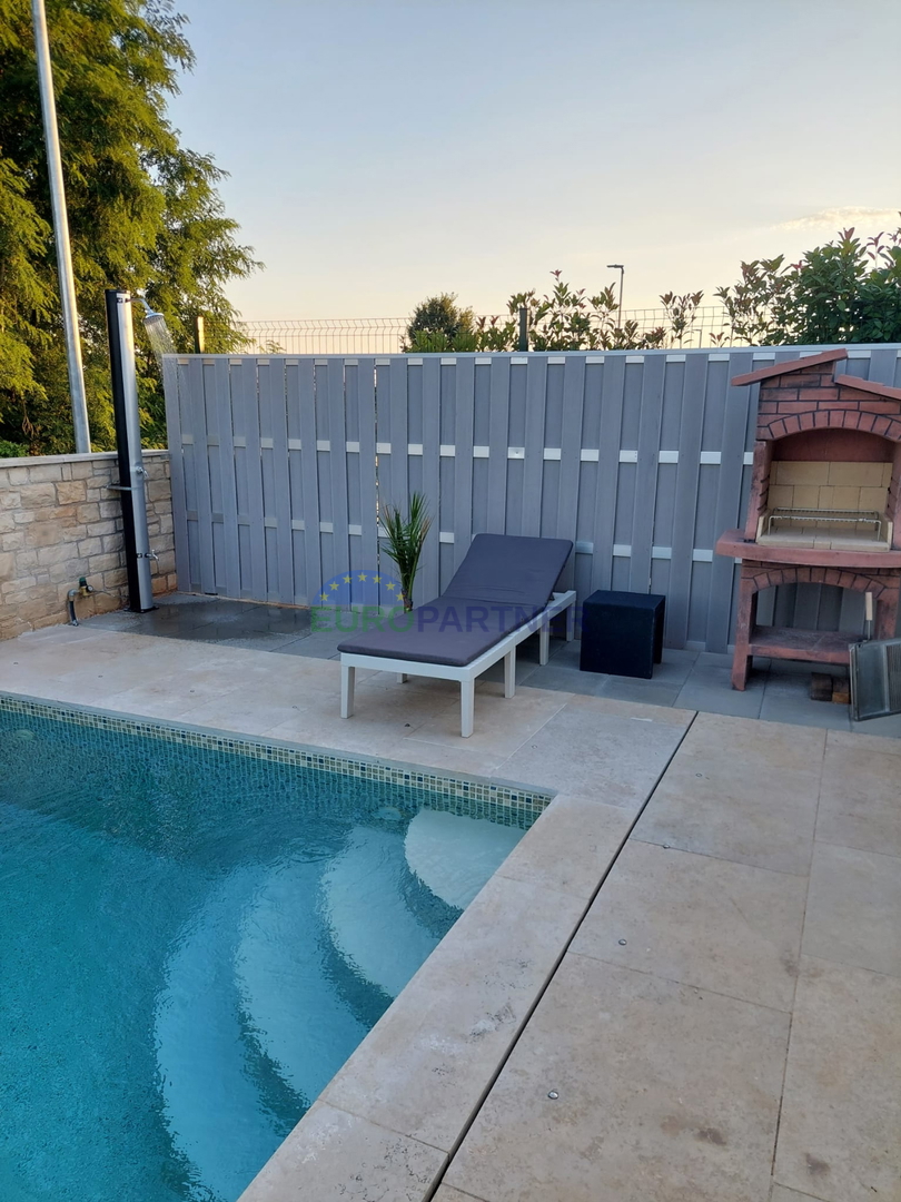 Istra, Novigrad, casa singola con piscina in posizione attraente