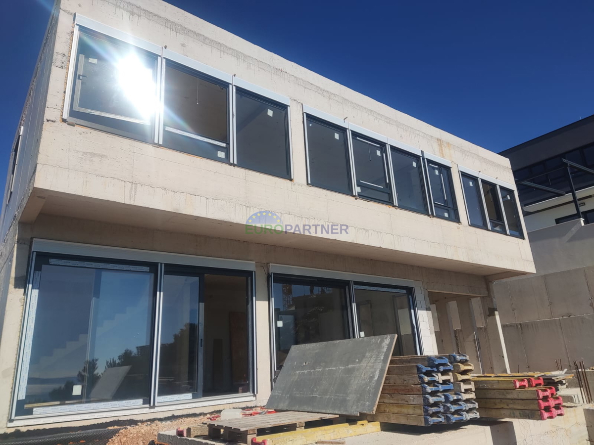 Nuova villa moderna con splendida vista mare