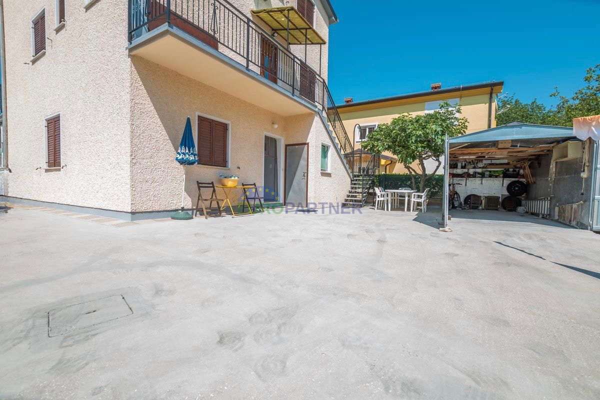 Novigrad, Casa indipendente con tre appartamenti