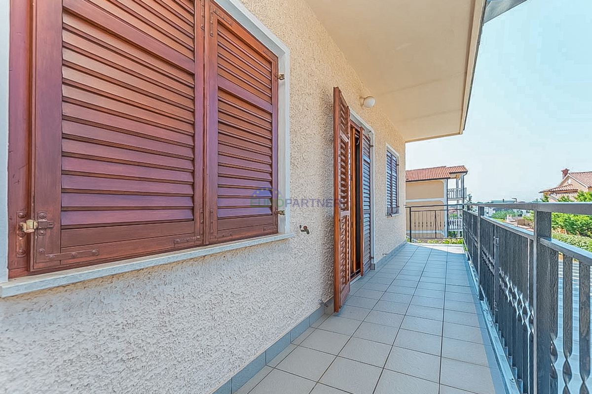 Novigrad, Casa indipendente con tre appartamenti