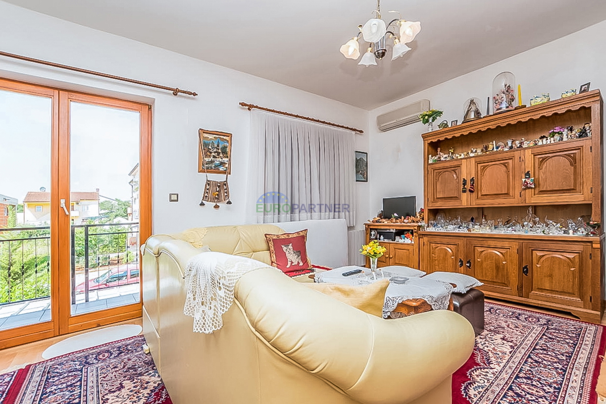 Novigrad, Casa indipendente con tre appartamenti