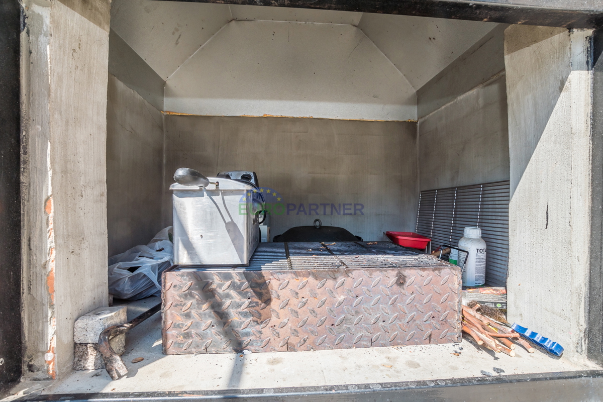 Novigrad, Casa indipendente con tre appartamenti