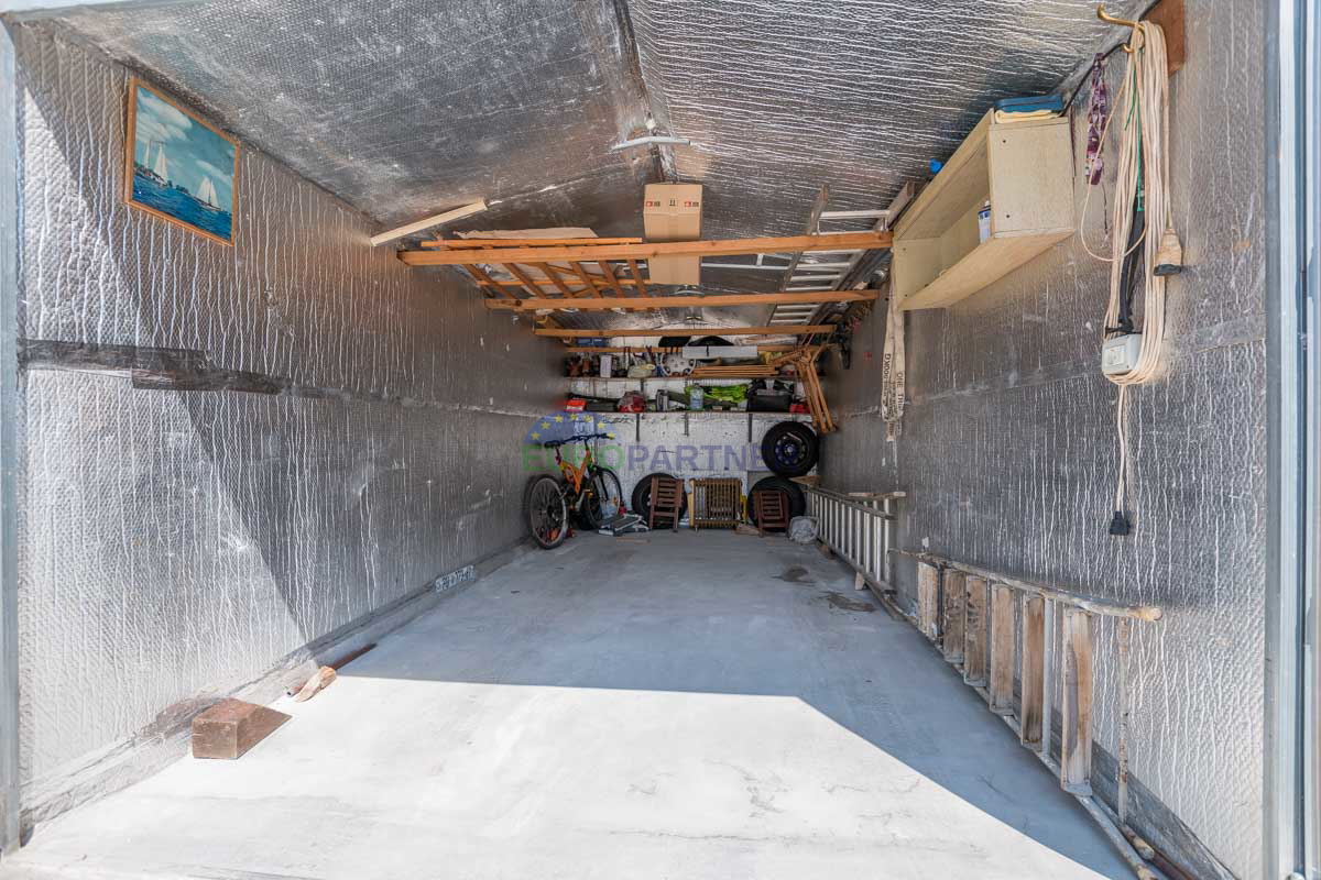 Novigrad, Casa indipendente con tre appartamenti