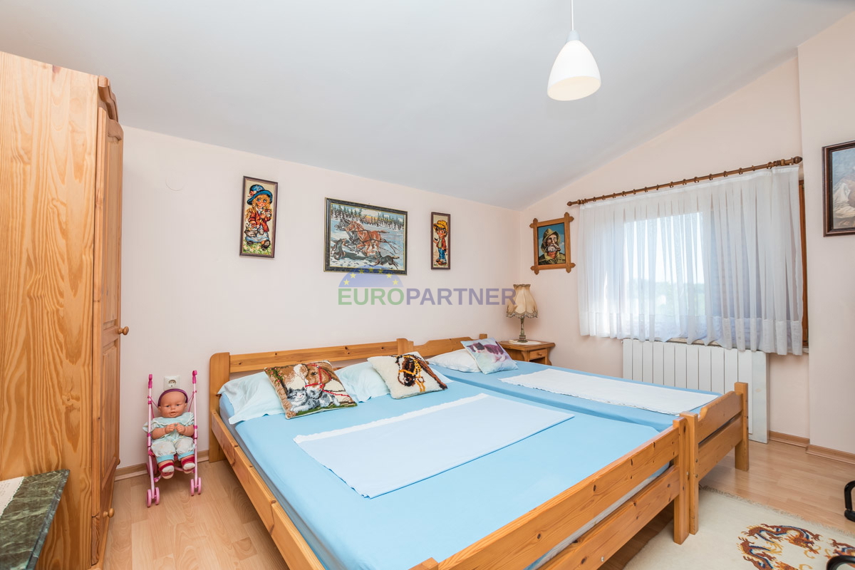 Novigrad, Casa indipendente con tre appartamenti