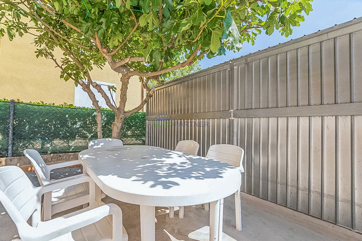 Novigrad, Casa indipendente con tre appartamenti