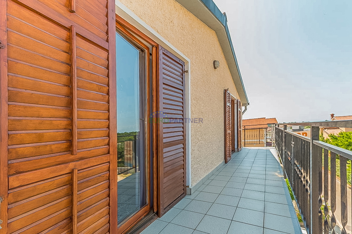 Novigrad, Casa indipendente con tre appartamenti