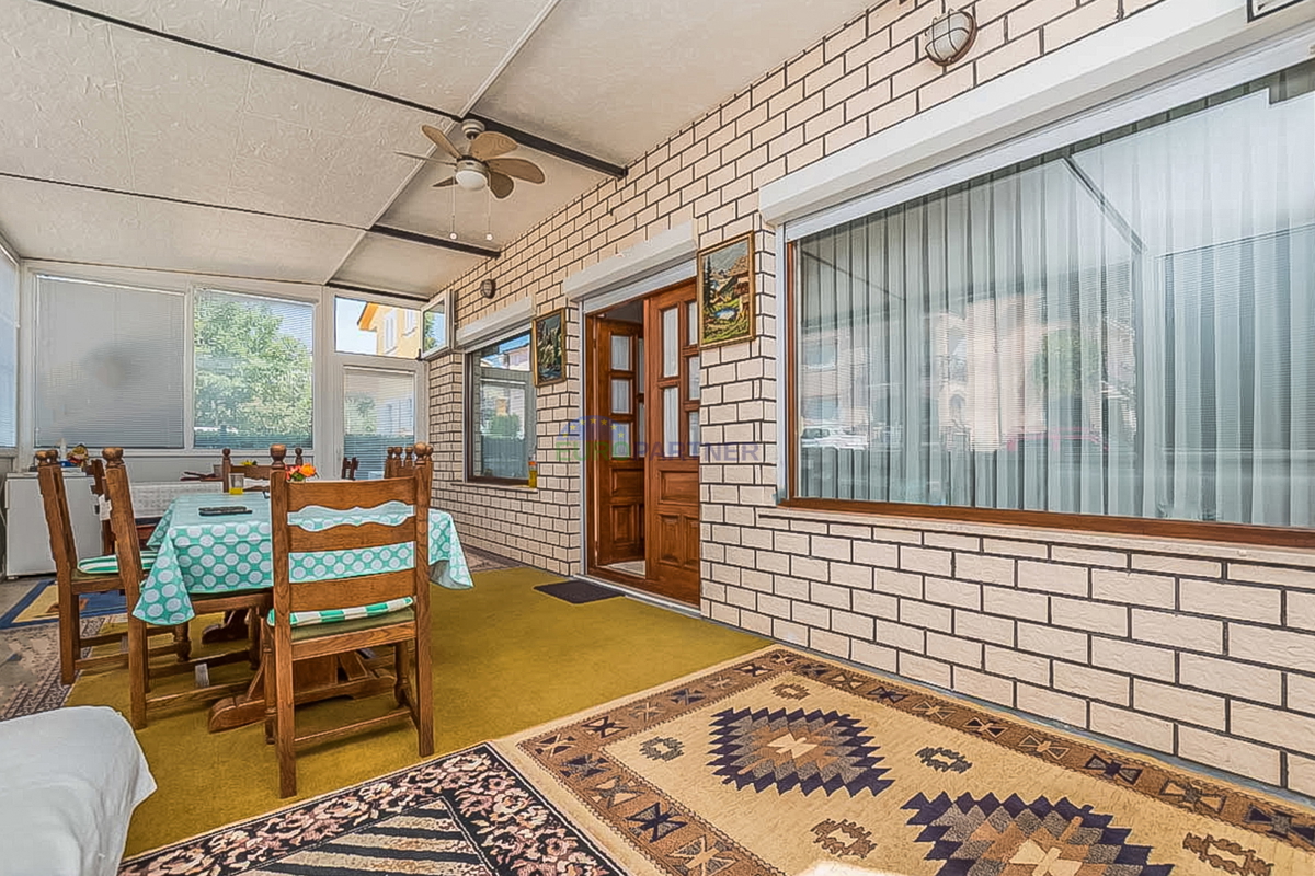 Novigrad, Casa indipendente con tre appartamenti