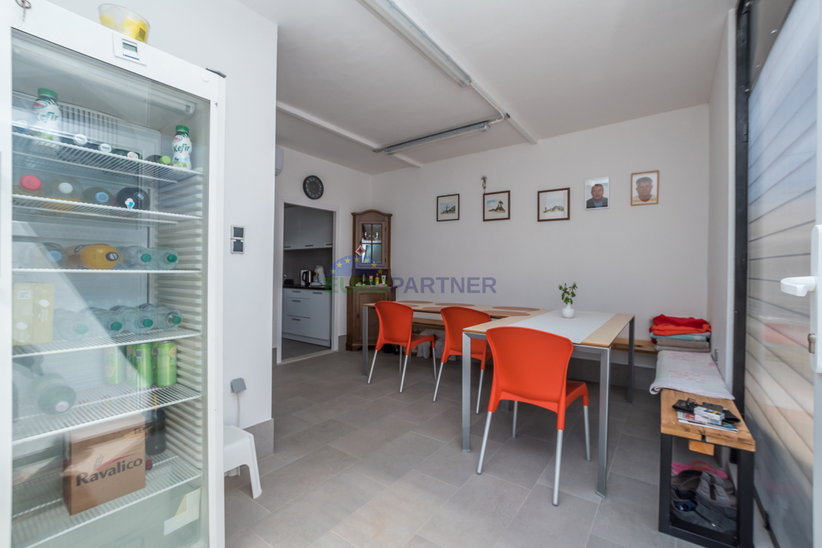 Novigrad, Casa indipendente con tre appartamenti