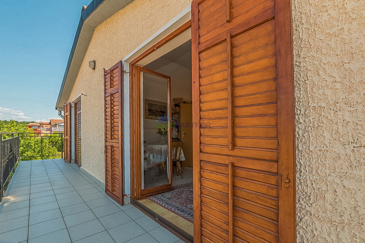 Novigrad, Casa indipendente con tre appartamenti