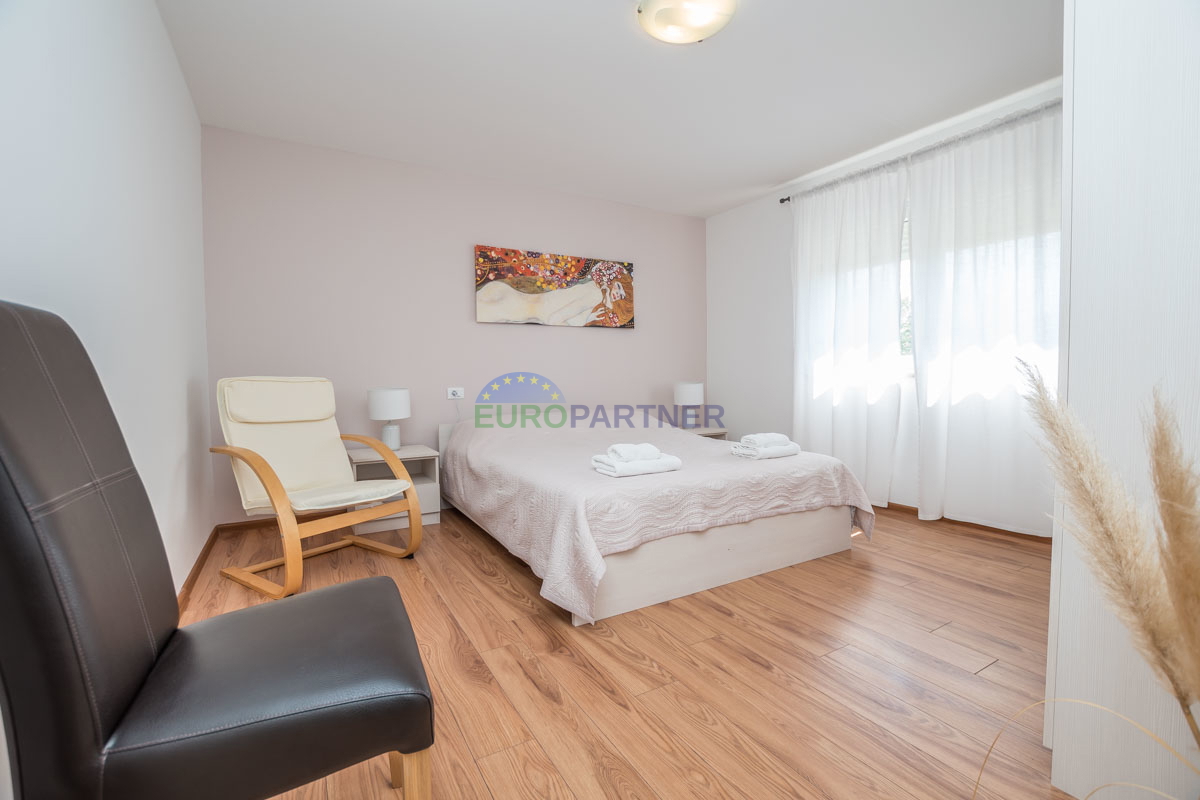 Casa familiare con piscina e ampio giardino, vicino a Poreč.