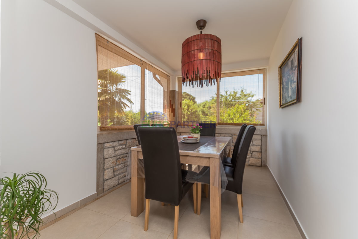 Casa familiare con piscina e ampio giardino, vicino a Poreč.