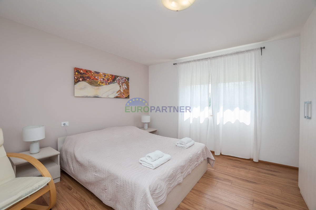 Casa familiare con piscina e ampio giardino, vicino a Poreč.