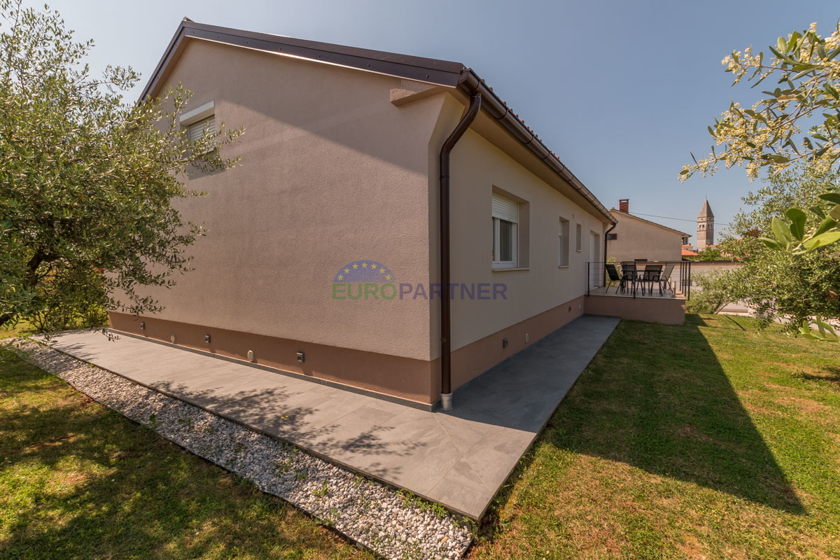 Casa familiare con piscina e ampio giardino, vicino a Poreč.
