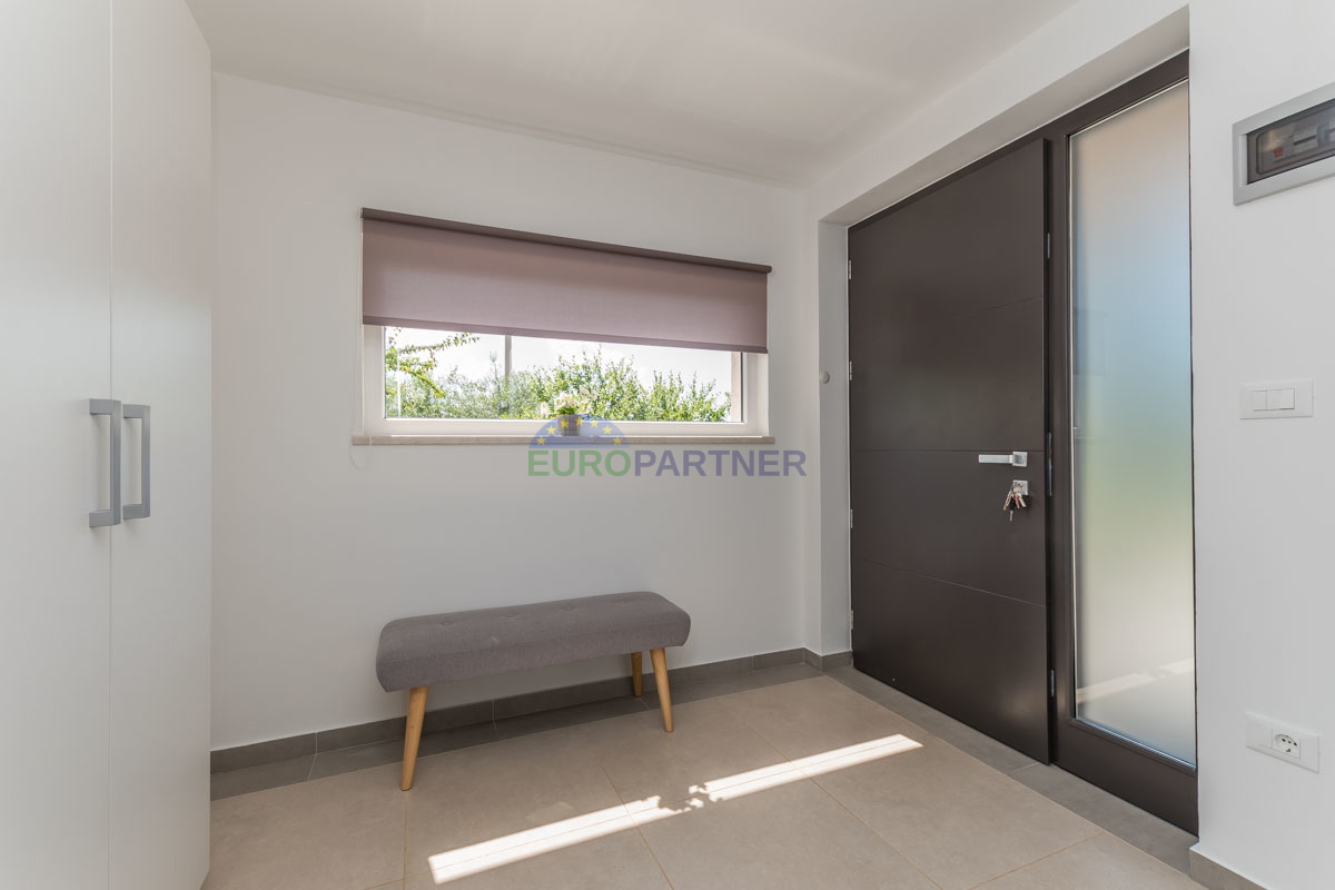 Casa familiare con piscina e ampio giardino, vicino a Poreč.