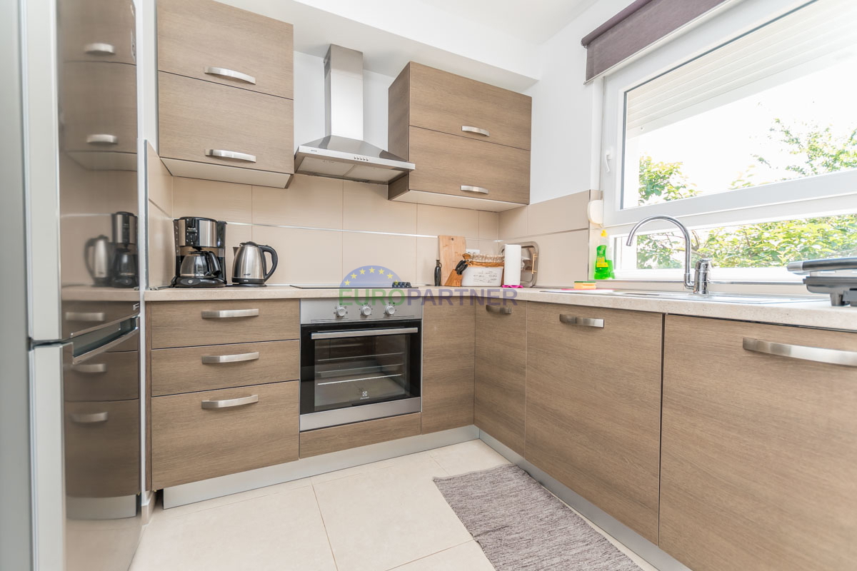 Casa familiare con piscina e ampio giardino, vicino a Poreč.