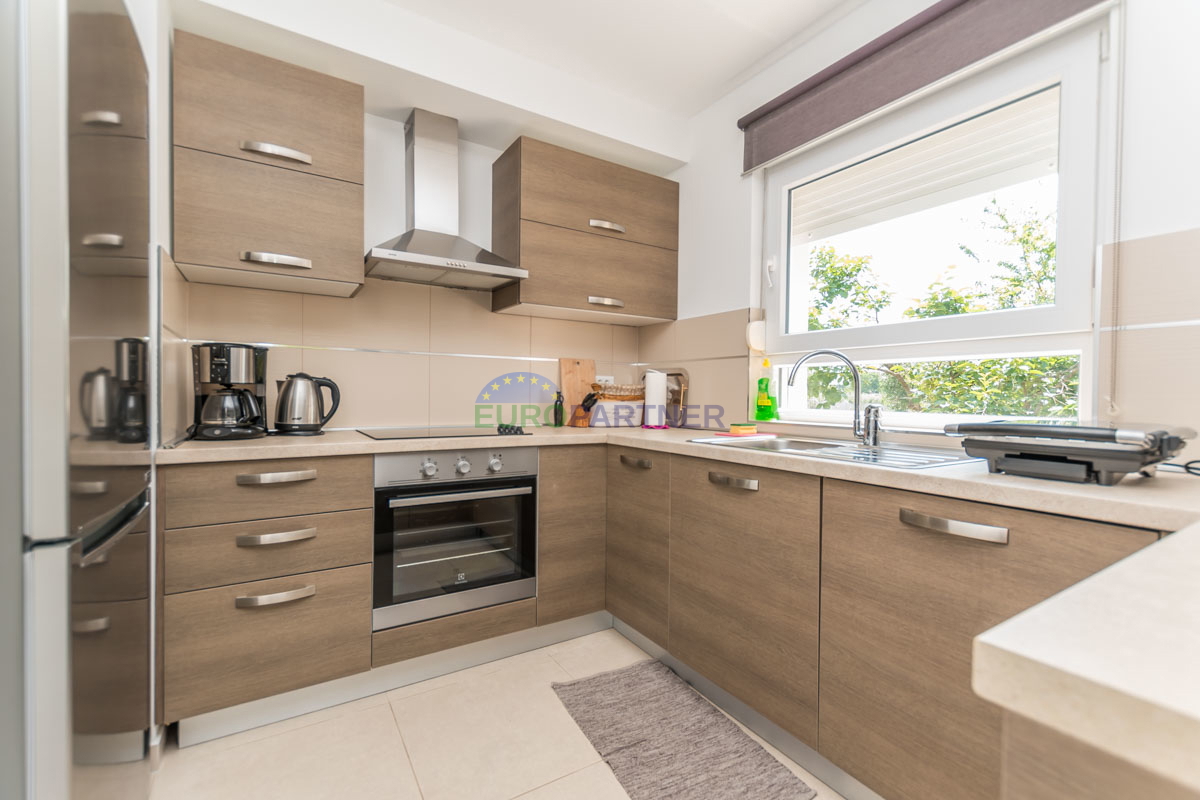 Casa familiare con piscina e ampio giardino, vicino a Poreč.