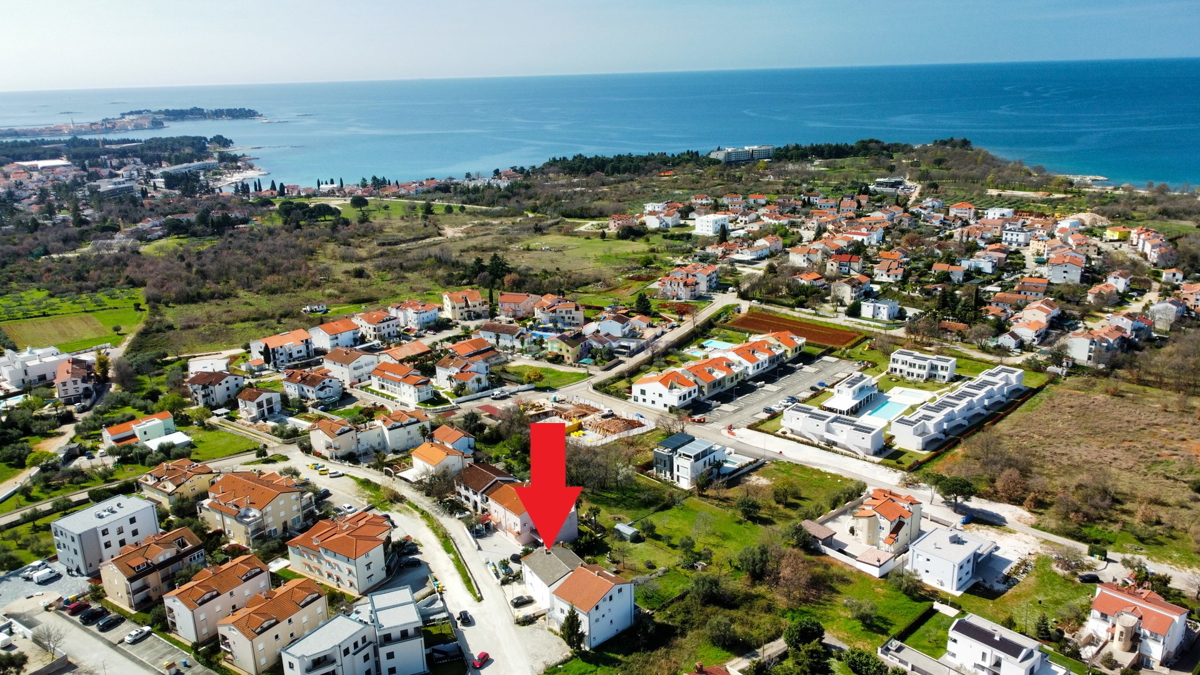 Casa e terreno edificabile con vista mare, Parenzo, 600m dal mare