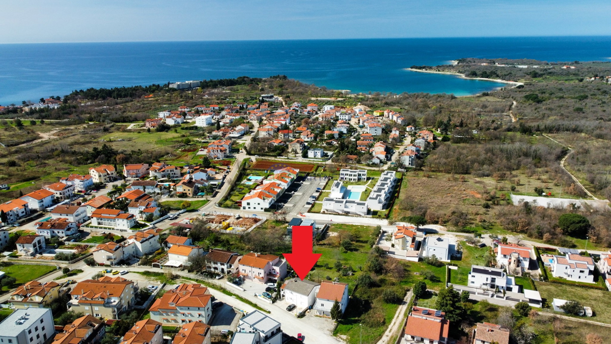 Casa e terreno edificabile con vista mare, Parenzo, 600m dal mare