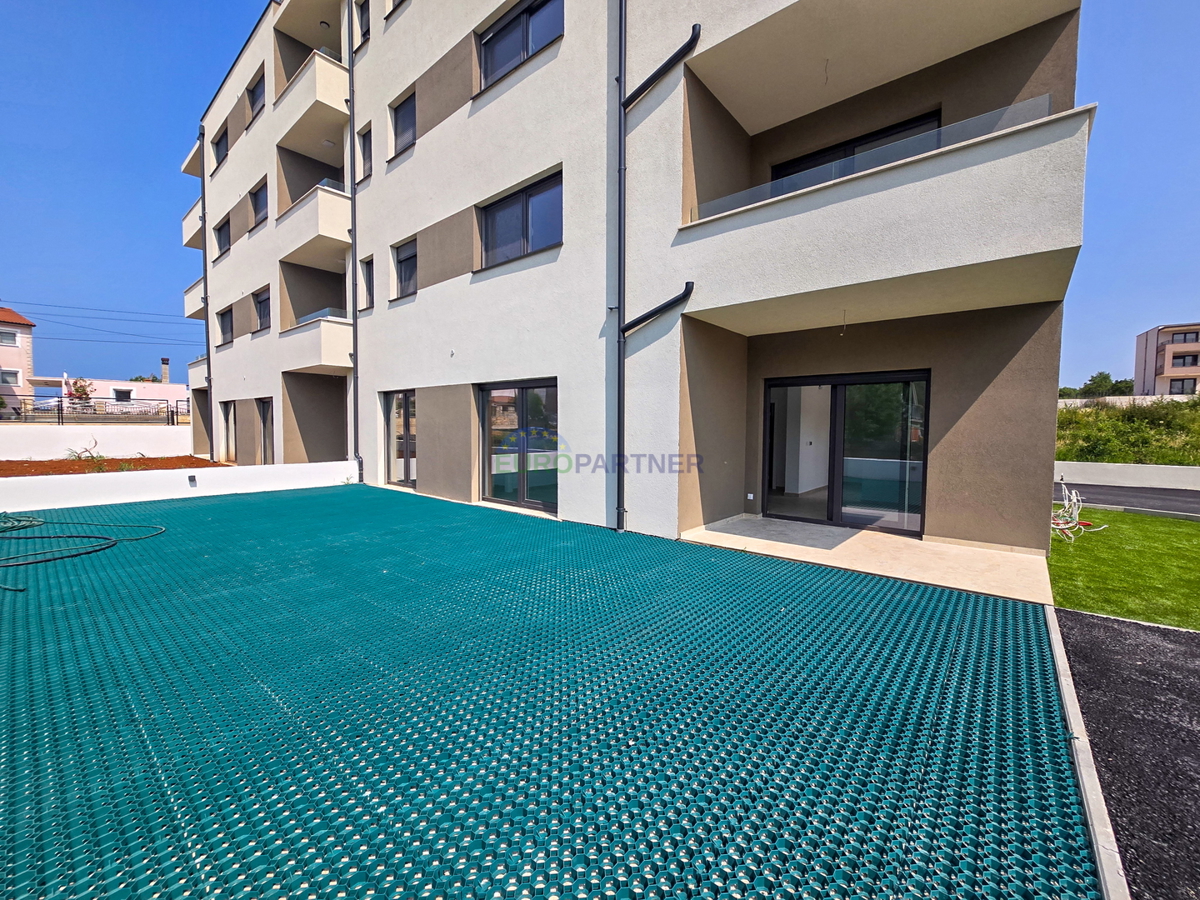 Appartamento al piano terra con giardino, zona Parenzo