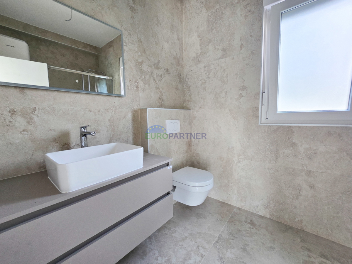 Appartamento al piano terra con giardino, zona Parenzo