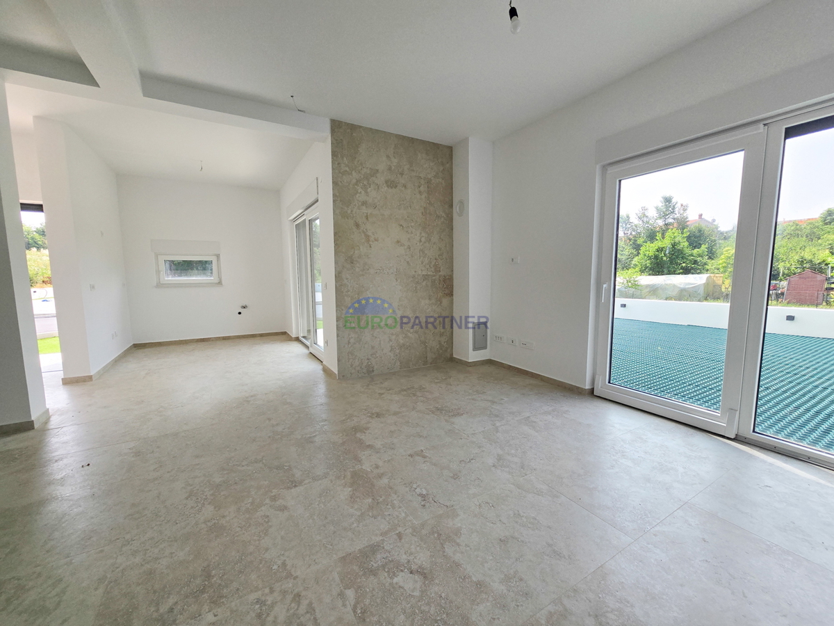 Appartamento al piano terra con giardino, zona Parenzo