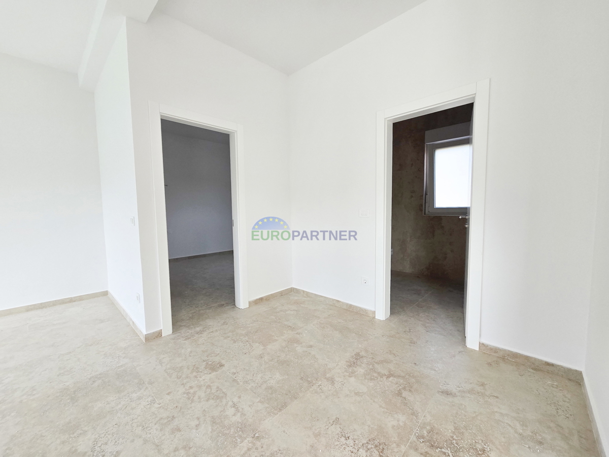 Appartamento al piano terra con giardino, zona Parenzo