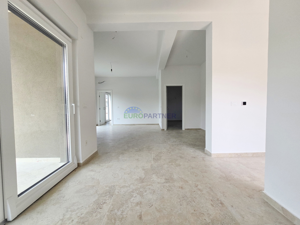 Appartamento al piano terra con giardino, zona Parenzo