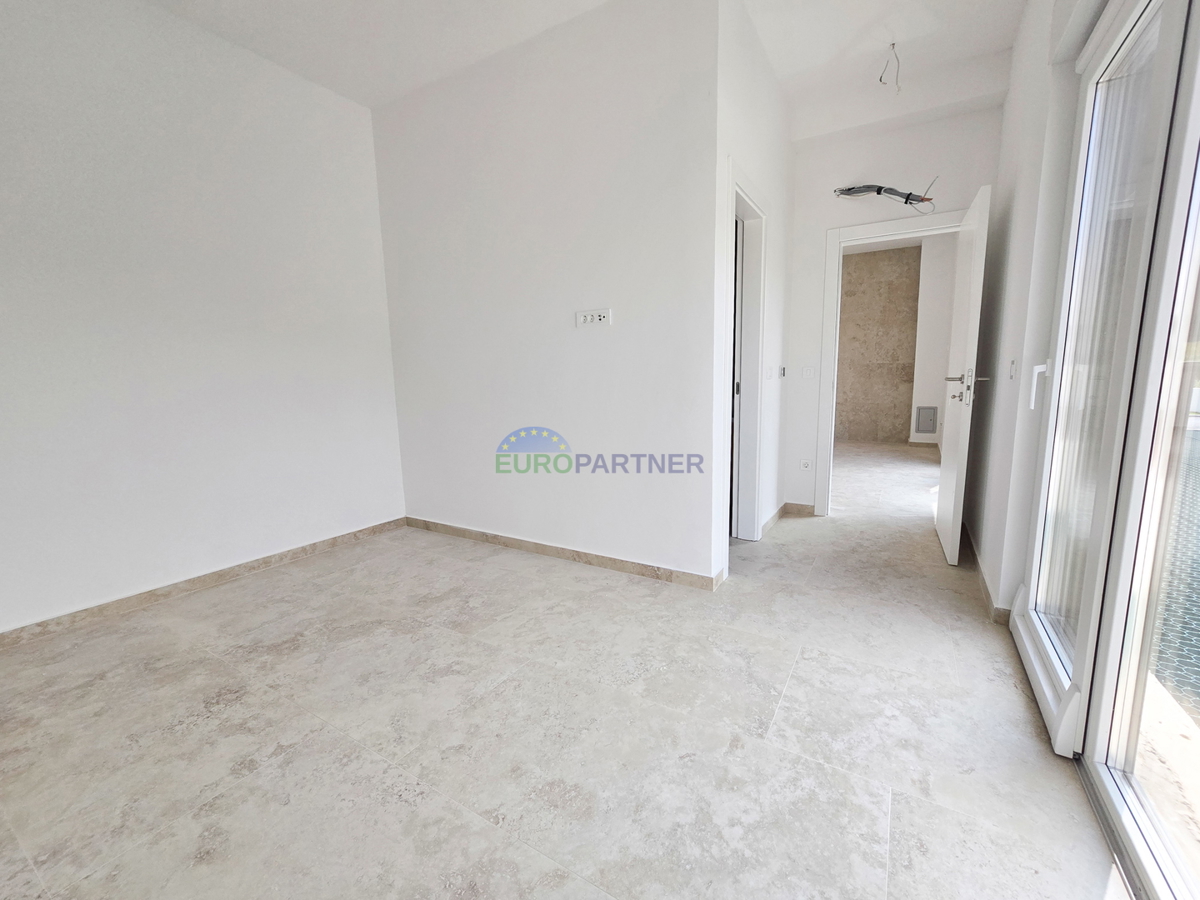 Appartamento al piano terra con giardino, zona Parenzo