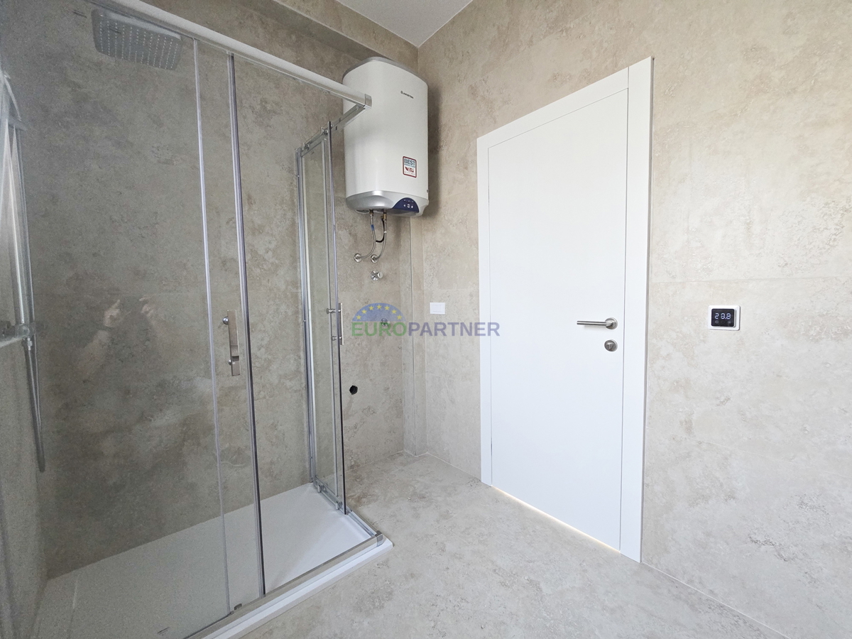 Appartamento al piano terra con giardino, zona Parenzo