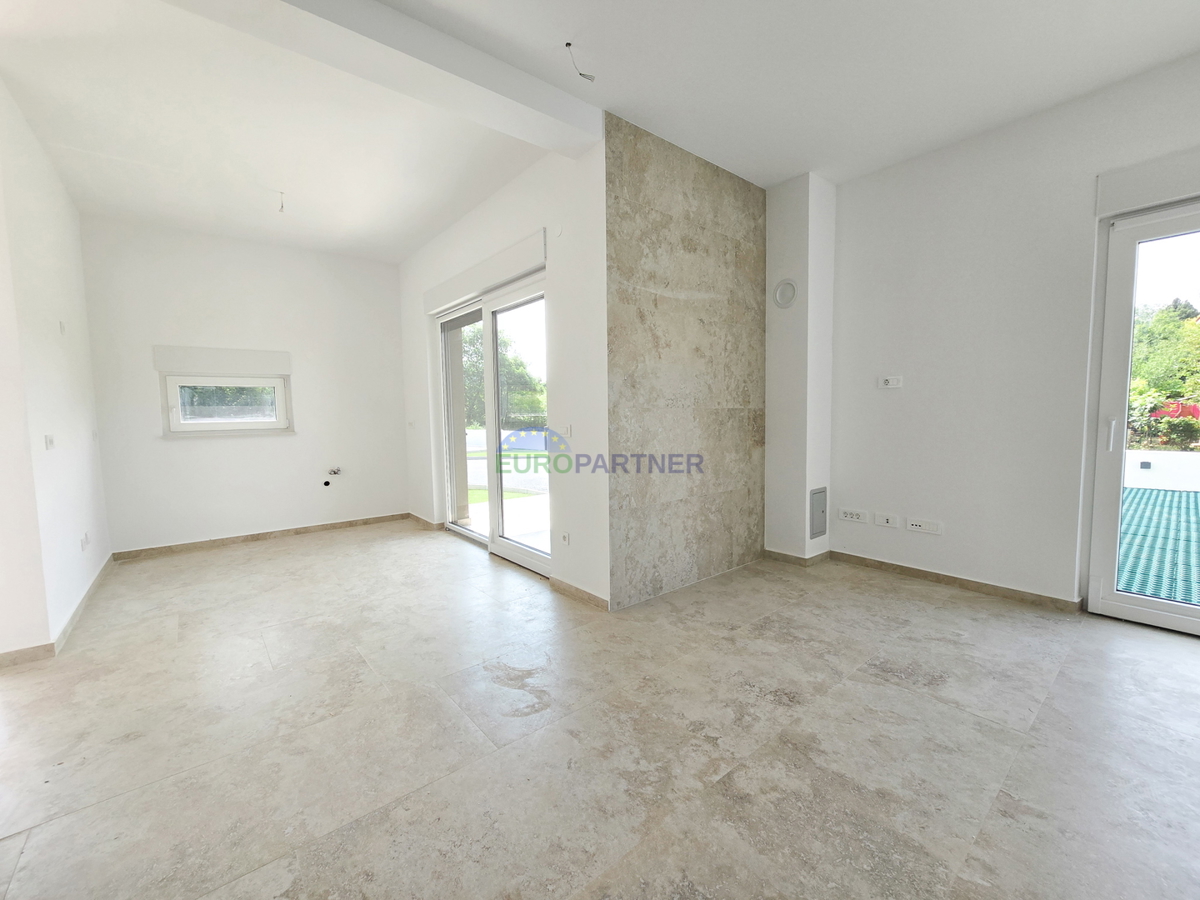 Appartamento al piano terra con giardino, zona Parenzo