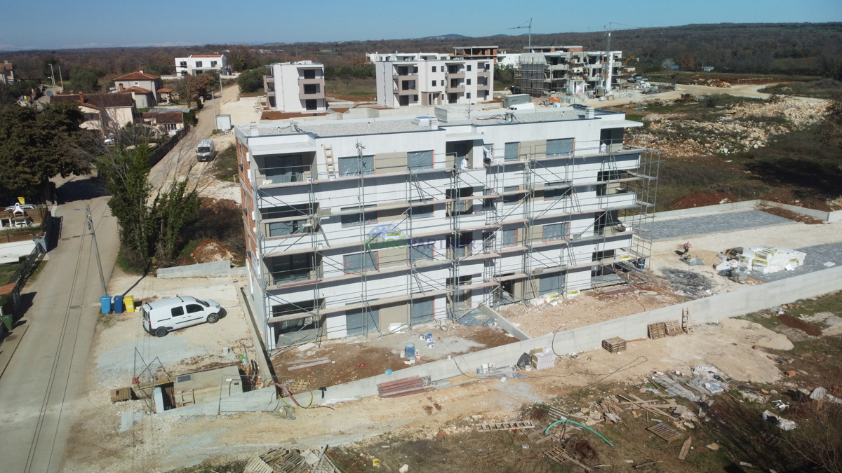 Appartamento al piano terra con giardino, zona Parenzo