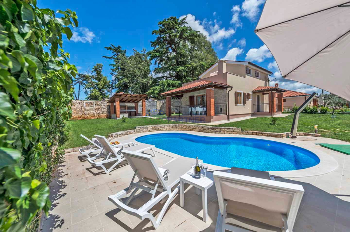 Villa con piscina in un tranquillo villaggio, vicino a Parenzo, in Istria