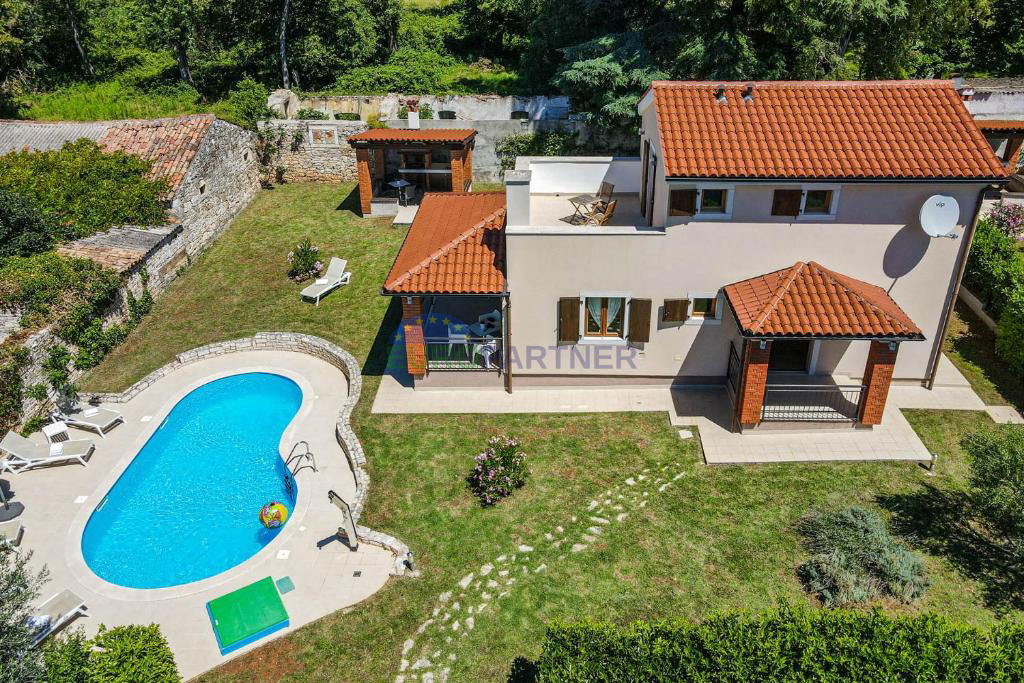 Villa con piscina in un tranquillo villaggio, vicino a Parenzo, in Istria