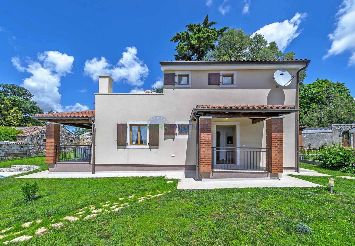 Villa con piscina in un tranquillo villaggio, vicino a Parenzo, in Istria