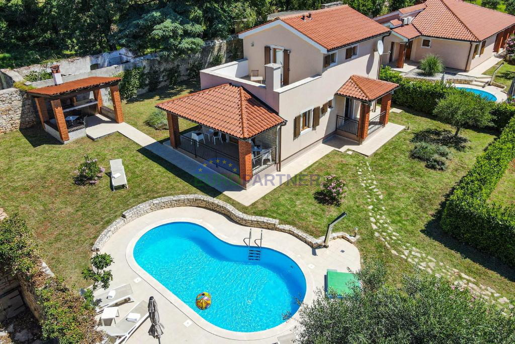 Villa con piscina in un tranquillo villaggio, vicino a Parenzo, in Istria