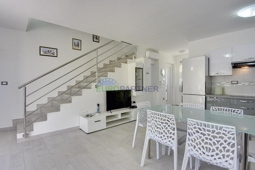 Istra, Ližnjan, moderna villa duplex con piscina