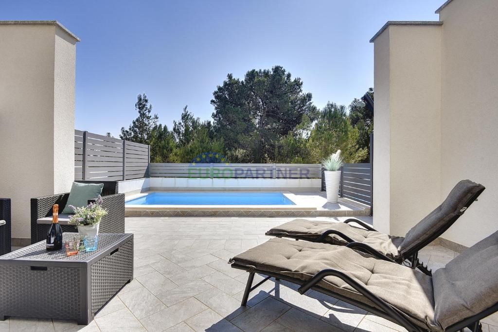 Istra, Ližnjan, moderna villa duplex con piscina