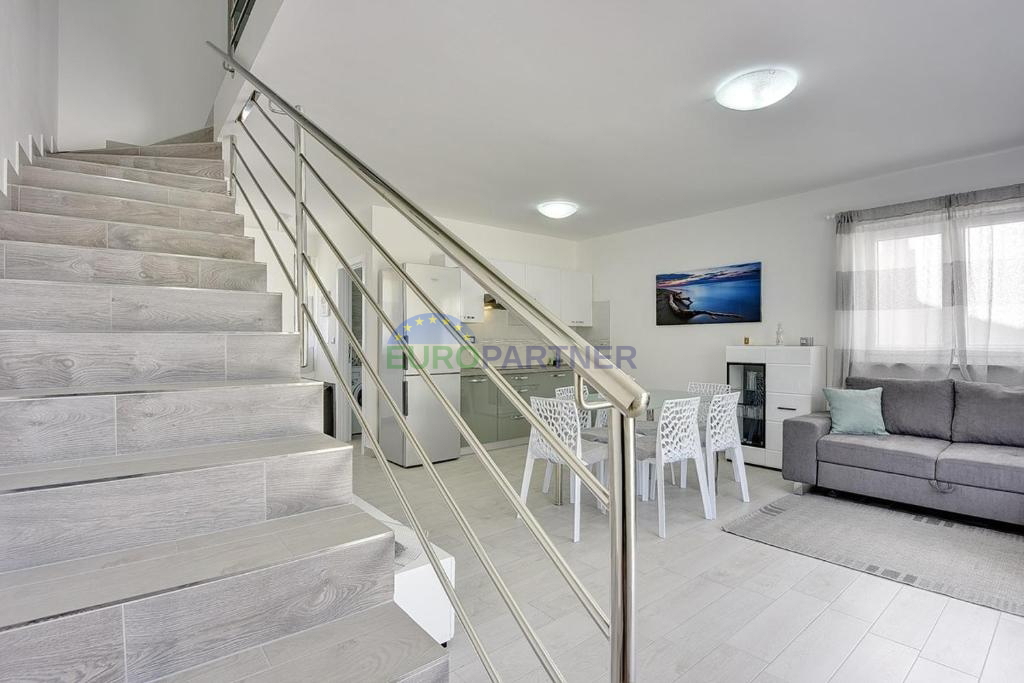 Istra, Ližnjan, moderna villa duplex con piscina