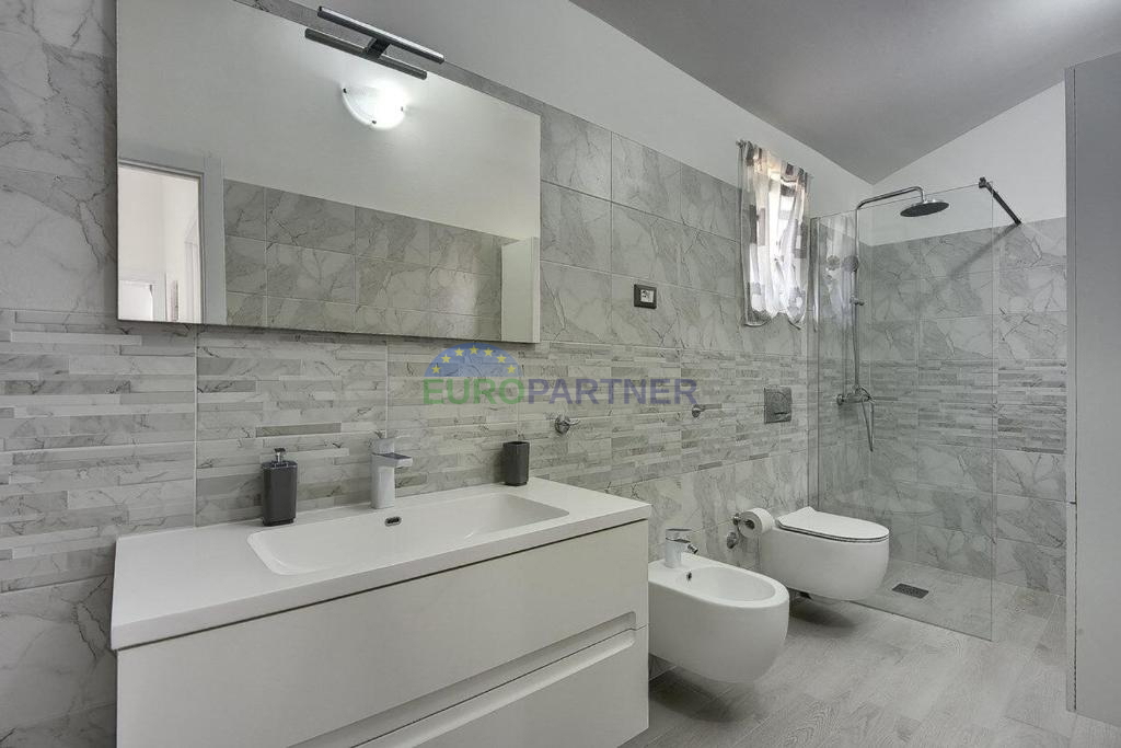 Istra, Ližnjan, moderna villa duplex con piscina