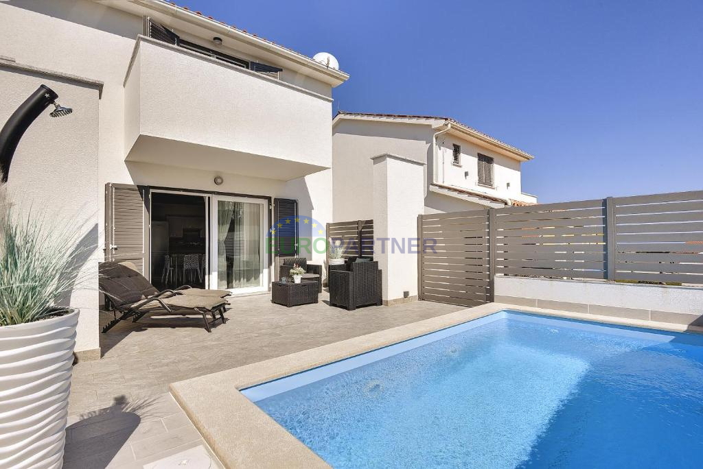 Istra, Ližnjan, moderna villa duplex con piscina