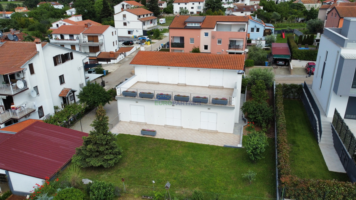 Zona di Parenzo - casa familiare con giardino