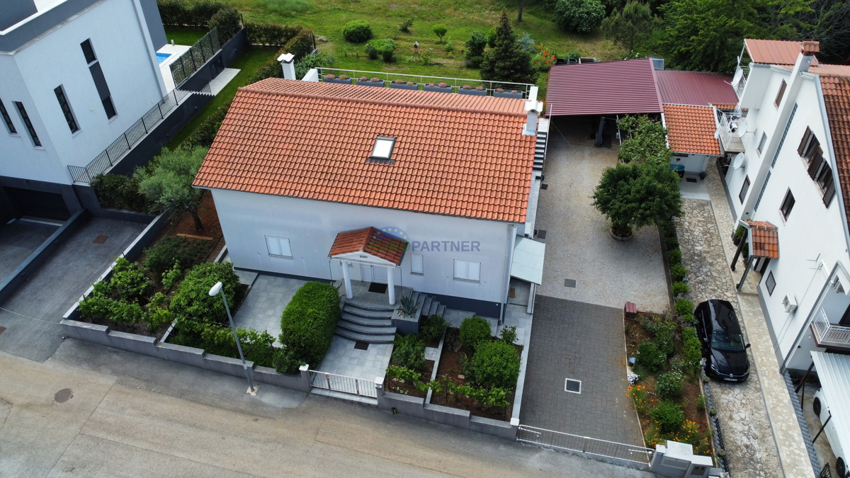 Zona di Parenzo - casa familiare con giardino