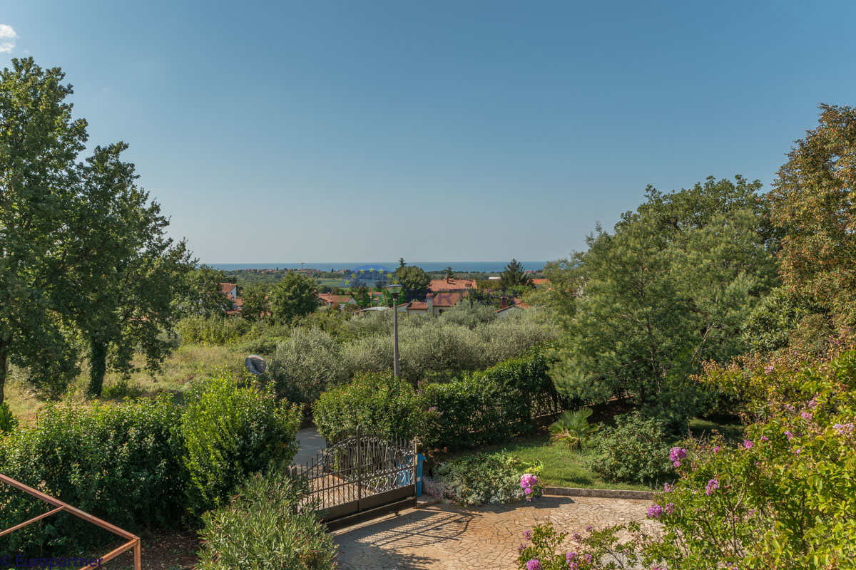 Una bella casa con giardino vicino a Parenzo