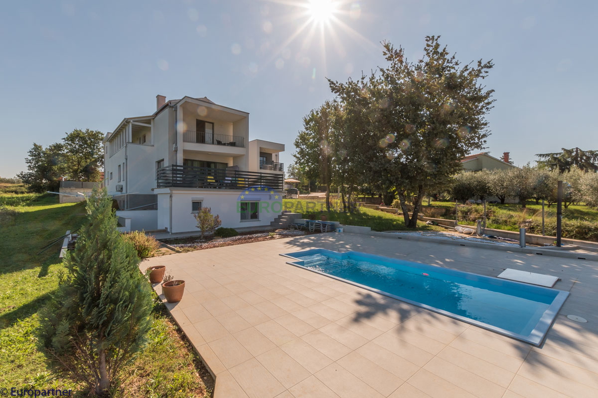 Bella casa con appartamenti e vista mare