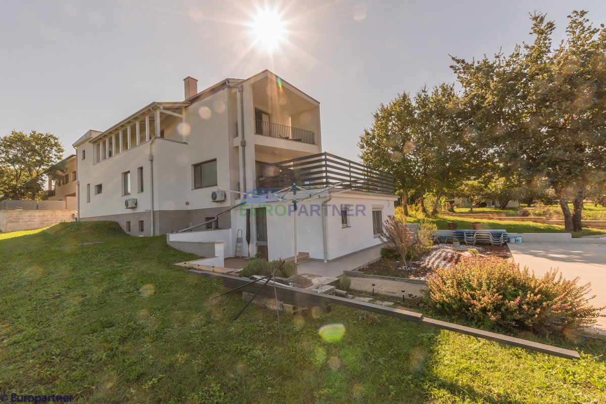 Bella casa con appartamenti e vista mare
