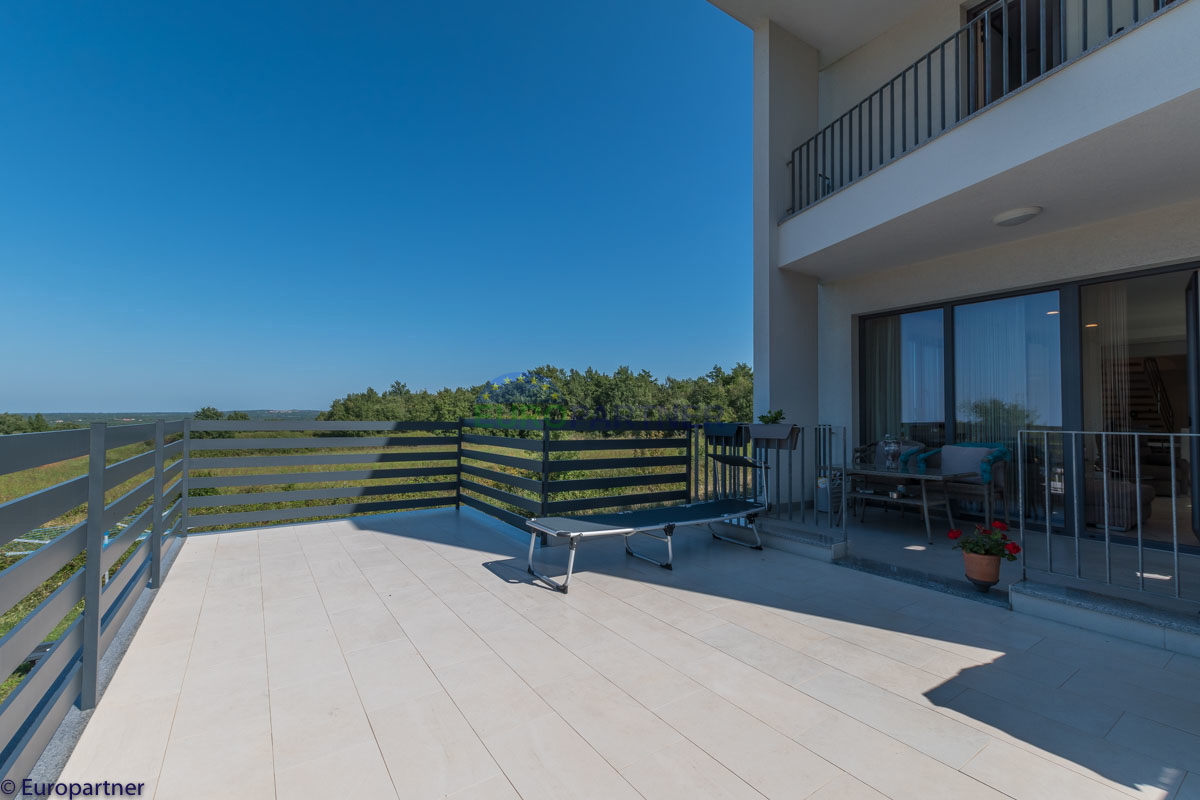 Bella casa con appartamenti e vista mare