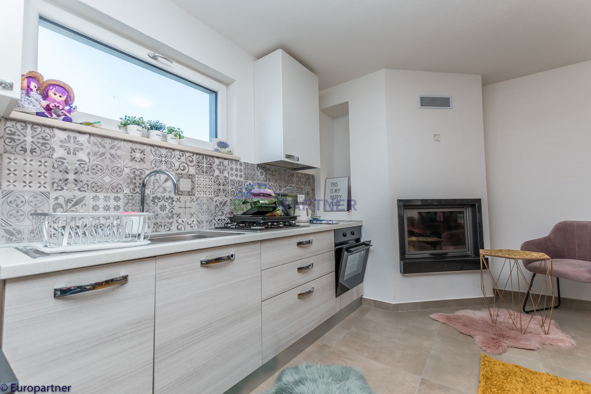 Bella casa con appartamenti e vista mare