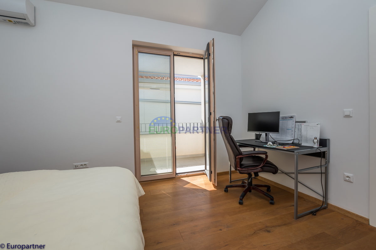 Bella casa con appartamenti e vista mare