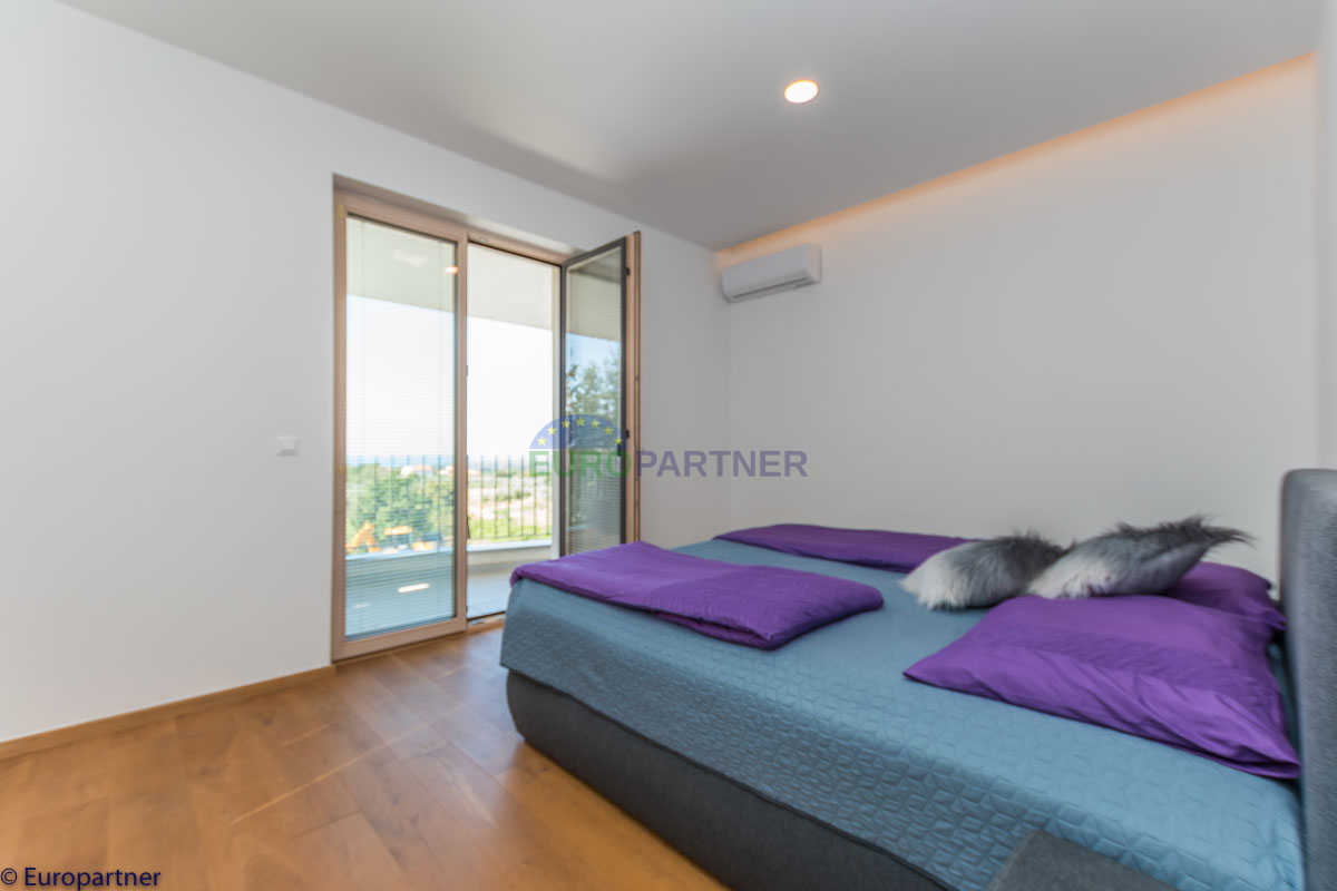 Bella casa con appartamenti e vista mare